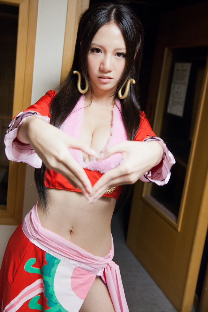 one_piece_boa_hancock_cosplay_by_sunny_lin_008.jpg