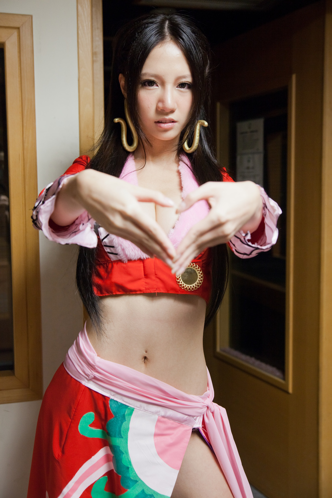 one_piece_boa_hancock_cosplay_by_sunny_lin_007.jpg