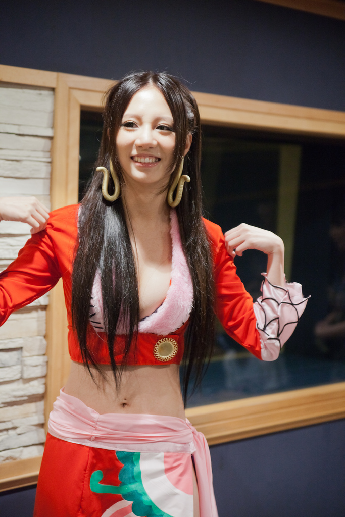 one_piece_boa_hancock_cosplay_by_sunny_lin_026.jpg