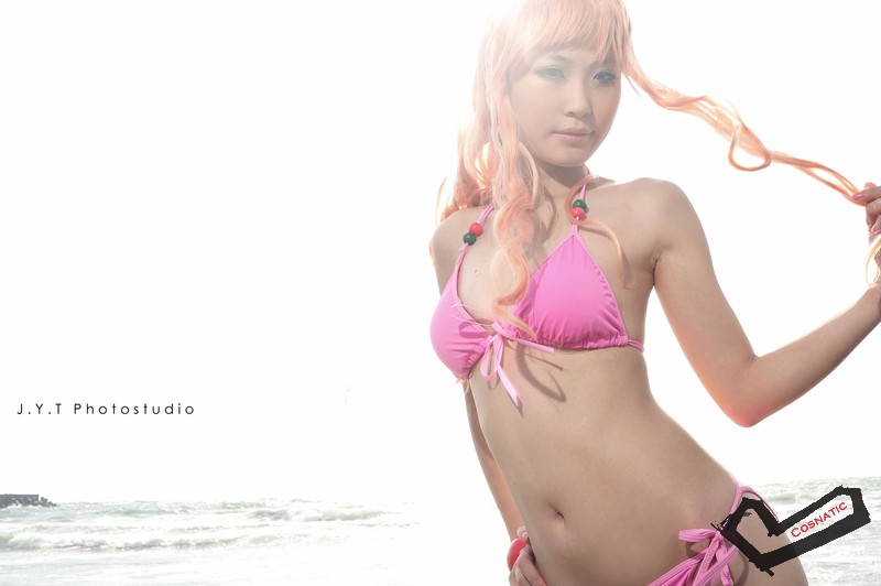 sheryl_nome_swimsuit_020.jpg