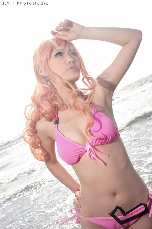 sheryl_nome_swimsuit_022.jpg